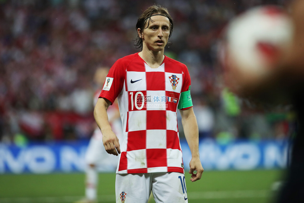 Top 10靠“换皮”人均赚两亿，这是中小游戏团队今年最大的平台机会？